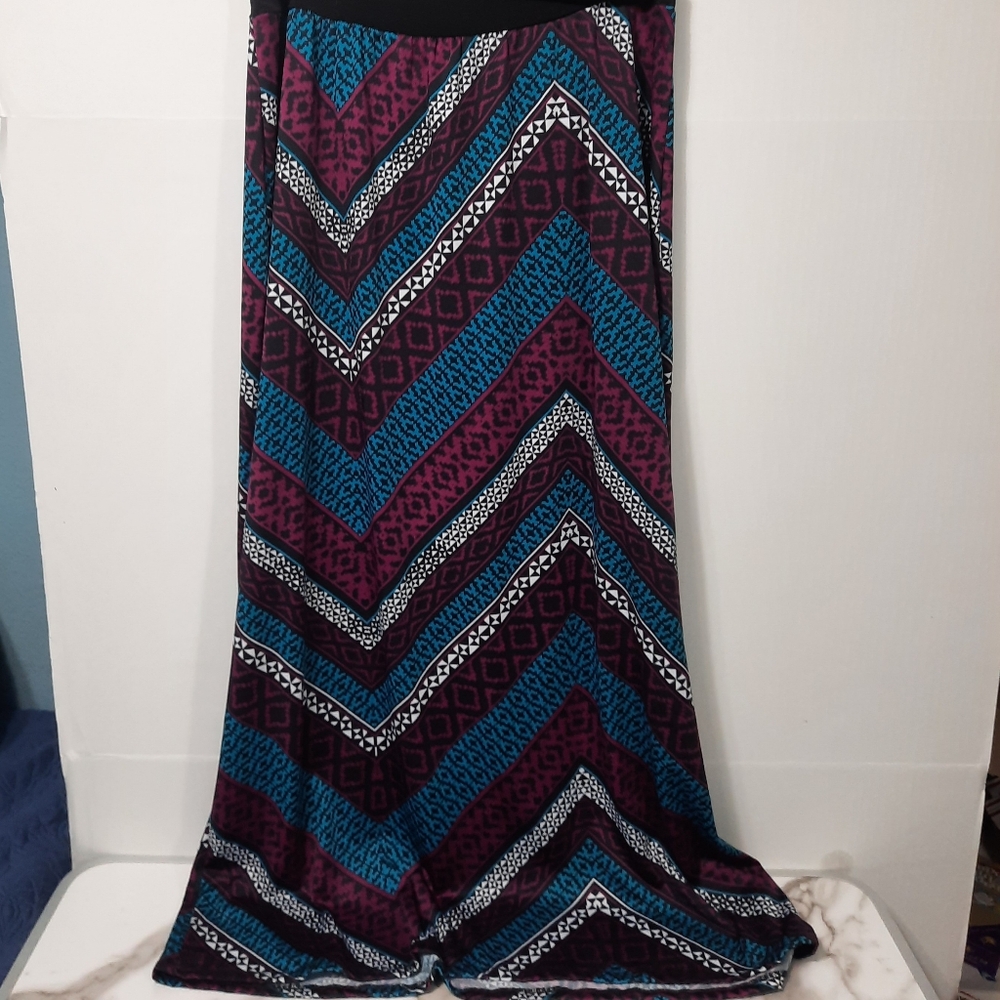 I. N. Studio Maxi Skirt Black Burgundy Teal Chevron Geometric Pattern Stretch L
